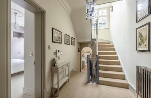 Windsor Apartment | Stylish 2 Bed/2 Bath Flat In The Heart Of Windsor