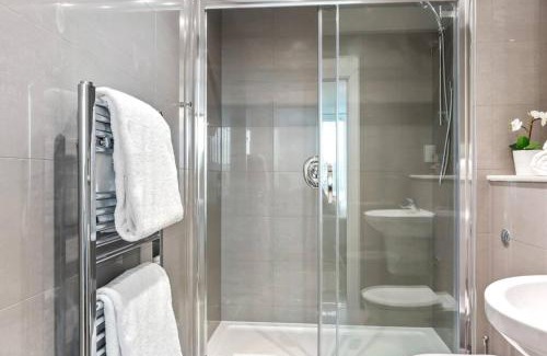 Bracknell Apartment | STYLISH 2 BED/2 BATH, PARKING - BRACKNELL CENTRE