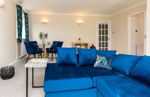 Horsham Apartment | Stylish 2 bed apartment in Horsham by 247Lets