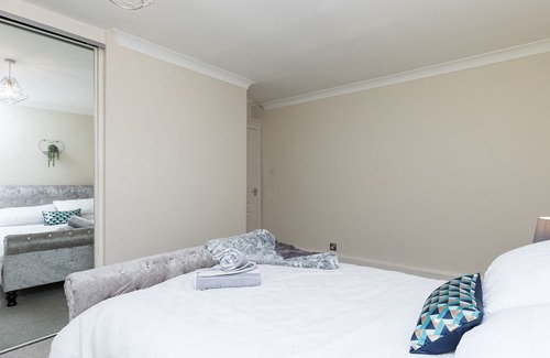 Horsham Apartment | Stylish 2 bed apartment in Horsham by 247Lets