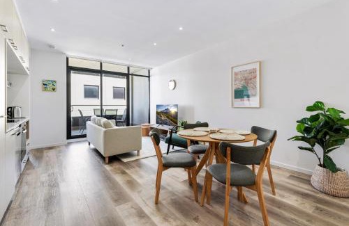 Richmond North Apartment | Stylish 2-Bed Apartment Near MCG