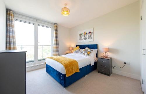Crawley Apartment | Stylish 2 Bed Apartment in Crawley - Sleeps 5