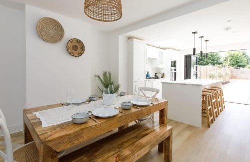Chichester House | Stylish 2 Bed City Stay