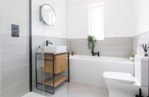 Chichester House | Stylish 2 Bed City Stay
