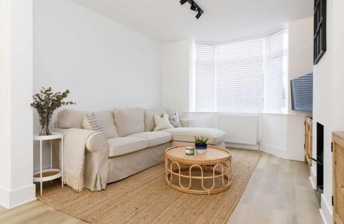 Chichester House | Stylish 2 Bed City Stay