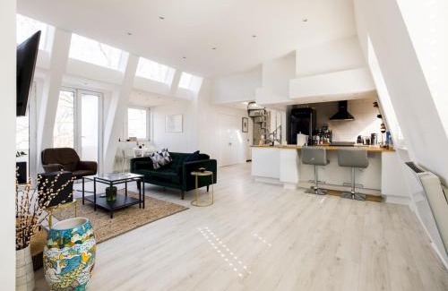 Redcliffe Apartment | Stylish 2 bed flat with a roof terrace in Chelsea