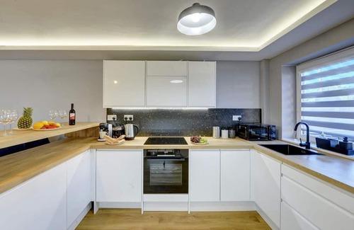 Rugby House | Stylish 2 bed House With Parking in Rugby