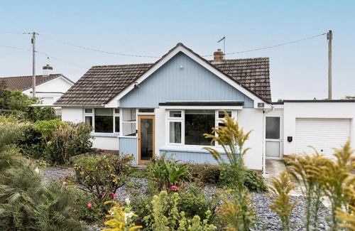 Braunton House | Stylish 2 bed pet-friendly coastal retreat