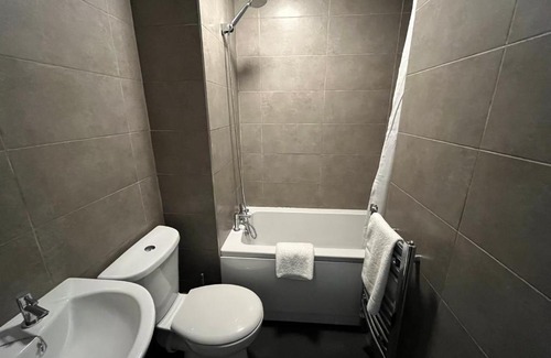 Southampton Apartment | Stylish 2 Bed Riverside Flat, Single or Kingsize beds, Free Parking