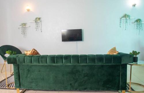 Saint John Parish Apartment | Stylish 2-Bed Sleeps 3 Cosy & Comfortable