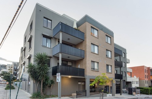 Redfern Apartment | Stylish 2-Bed Unit with Garden Patio and Balcony