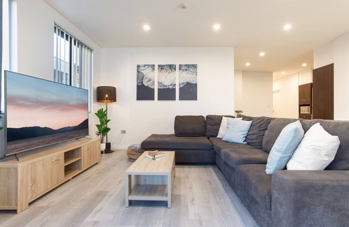 Redfern Apartment | Stylish 2-Bed Unit with Garden Patio and Balcony