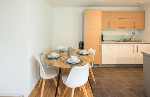 Bow Apartment | Stylish 2-Bed with Stunning View