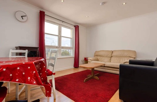 Bonnington Apartment | Stylish 2 Bedroom Apartment Near the City Centre