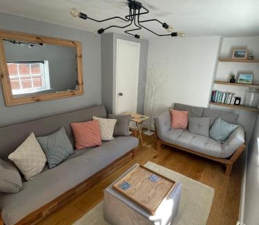 Fakenham Apartment | Stylish 2 bedroom apartment close to beaches