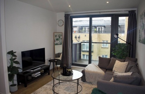 St. Dunstan's Apartment | Stylish 2 bedroom apartment in the heart of London