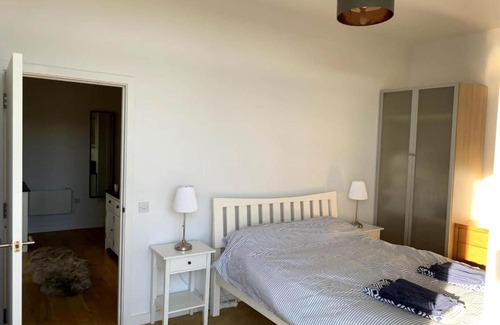 Walworth Apartment | Stylish 2 Bedroom Apartment