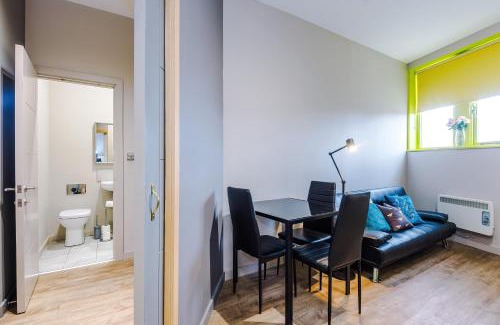 Wigan Apartment | Stylish 2 Bedroom Apartment in Central Wigan by MDGC Developments Ideal For Weekends Away and Business Guests