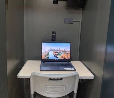 Taguig Apartment | Stylish 2 Bedroom Condo Near BGC and Airport with Fast WiFi