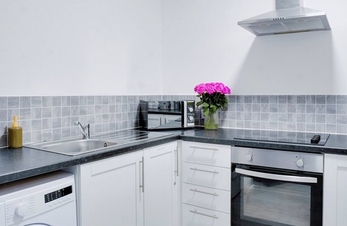 Birkenhead Apartment | Stylish 2 bedroom flat near Liverpool City Centre