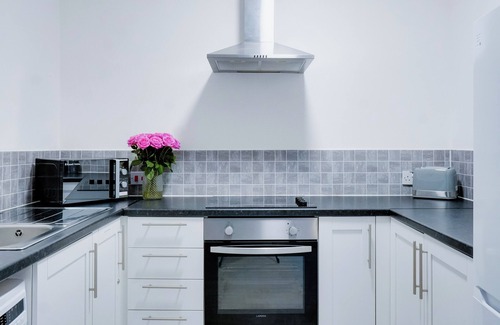 Birkenhead Apartment | Stylish 2 bedroom flat near Liverpool City Centre