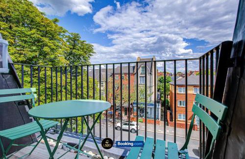 Acton Apartment | Stylish 2 Bedroom Flat By LS2G Short Lets & Serviced Accommodation Greater London With Balcony And Easy Central Access