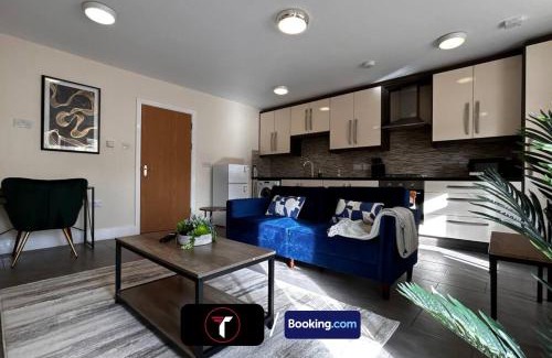 Watford Apartment | Stylish 2 Bedroom Flat By Tara Stays Short Lets & Serviced Accommodation Watford With Free Parking & Nearby Warner Studios