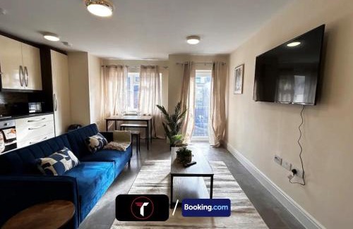Watford Apartment | Stylish 2 Bedroom Flat By Tara Stays Short Lets & Serviced Accommodation Watford With Free Parking & Nearby Warner Studios