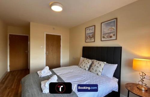 Watford Apartment | Stylish 2 Bedroom Flat By Tara Stays Short Lets & Serviced Accommodation Watford With Free Parking & Nearby Warner Studios