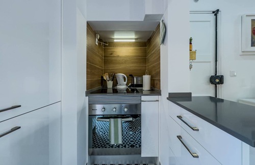 Alcantara Apartment | Stylish 2-Bedroom Flat with Terrace in Alcântara