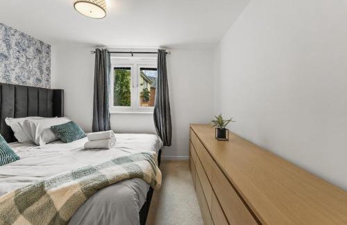 Southampton Apartment | Stylish 2-Bedroom Retreat in Southampton