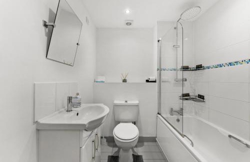 Southampton Apartment | Stylish 2-Bedroom Retreat in Southampton