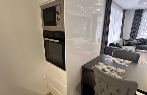 Ilidza Apartment | Stylish 2-Bedroom Sarajevo Retreat: Private Baths & Panoramic Views