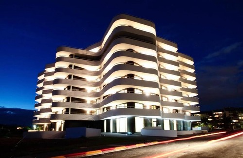Ilidza Apartment | Stylish 2-Bedroom Sarajevo Retreat: Private Baths & Panoramic Views
