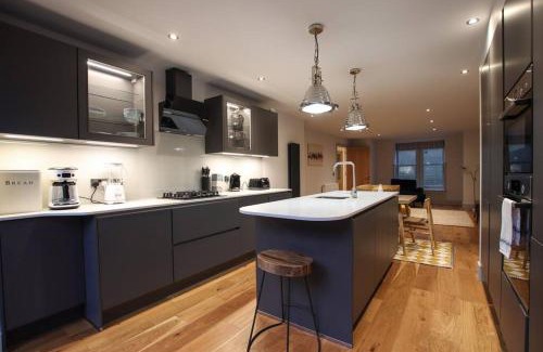 Clifton Apartment | Stylish 2 bedroom self-contained apartment in the heart of Clifton Village