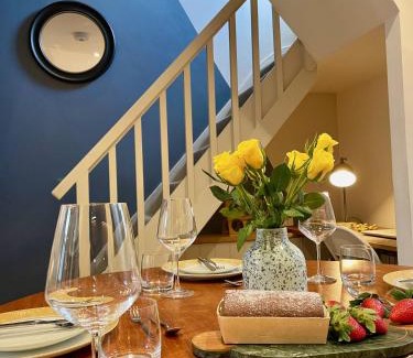 Brighton City Centre Apartment | Stylish 2-bedroom Townhouse next to Brighton Station