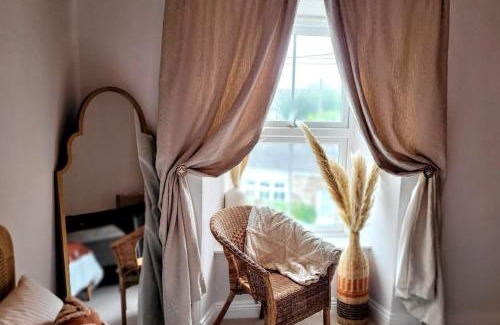 Paul House | Stylish 2-BR cottage near Mousehole - garden and and parking