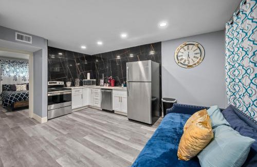 Houston Heights Apartment | Stylish 2-BR Getaway in Heights with Pool