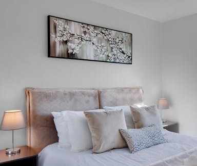 Crosstown Apartment | Stylish 2BD Condo in Downtown with Marina View