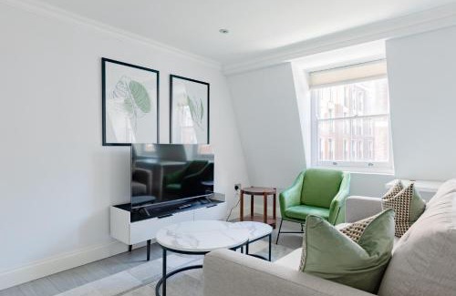 Royal Borough of Kensington and Chelsea Apartment | Stylish 2BD Flat in the Heart of Kensington
