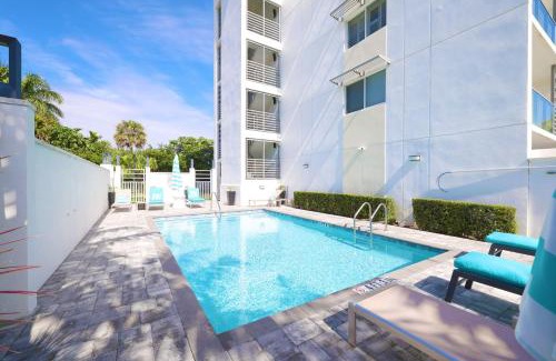 Boca Raton Apartment | Stylish 2BR, 2BA Apartment with Balcony & Pool - Just Steps from the Beach