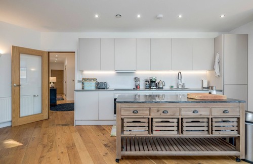 Camberwell Green Apartment | Stylish 2BR 2BR in the heart of Camberwell, London