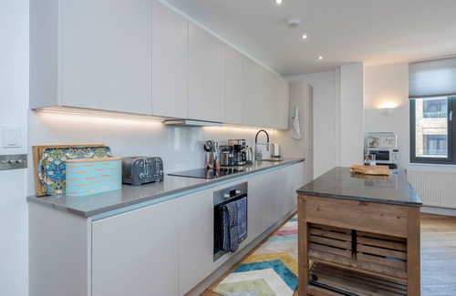 Camberwell Green Apartment | Stylish 2BR 2BR in the heart of Camberwell, London