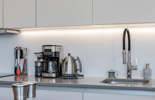 Camberwell Green Apartment | Stylish 2BR 2BR in the heart of Camberwell, London
