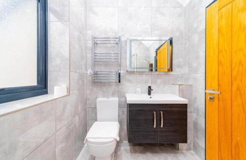 Brighton City Centre Apartment | Stylish 2BR Central Near Pier