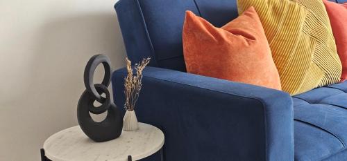 Grays Apartment | Stylish 2BR Condo in Grays, close to Lakeside, Tilbury Docks and London City