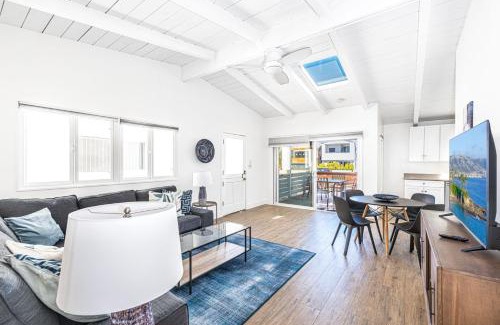 Balboa Peninsula House | Stylish 2Br Cottage W Large Patio One House From Beach By Beachview Rentals