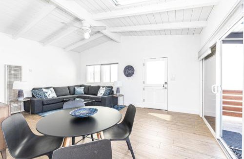 Balboa Peninsula House | Stylish 2Br Cottage W Large Patio One House From Beach By Beachview Rentals