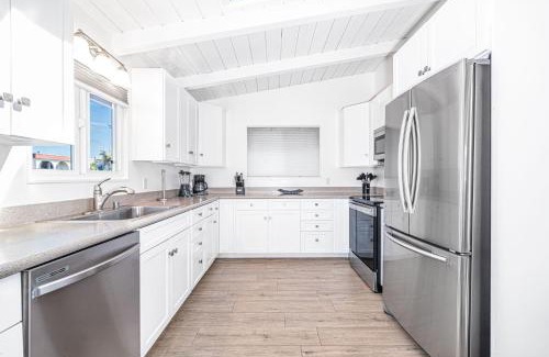 Balboa Peninsula House | Stylish 2Br Cottage W Large Patio One House From Beach By Beachview Rentals