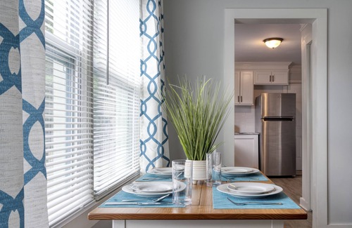 Charlotte House | Stylish 2BR Duplex In The City. Ideal For Small Groups.